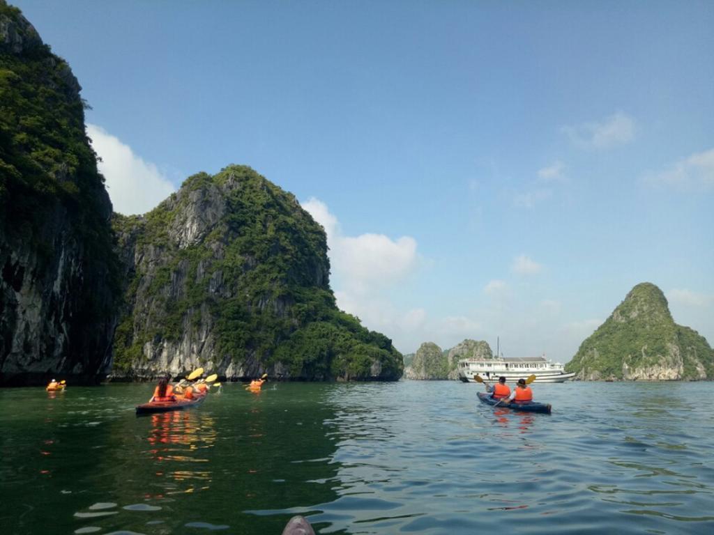 Halong Lavender Cruises Hotel Ha Long Exterior photo